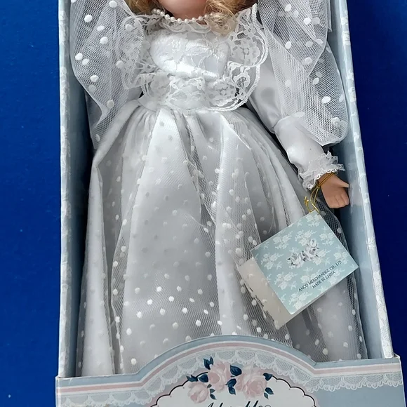 Porcelain bride doll - Picture 5 of 5